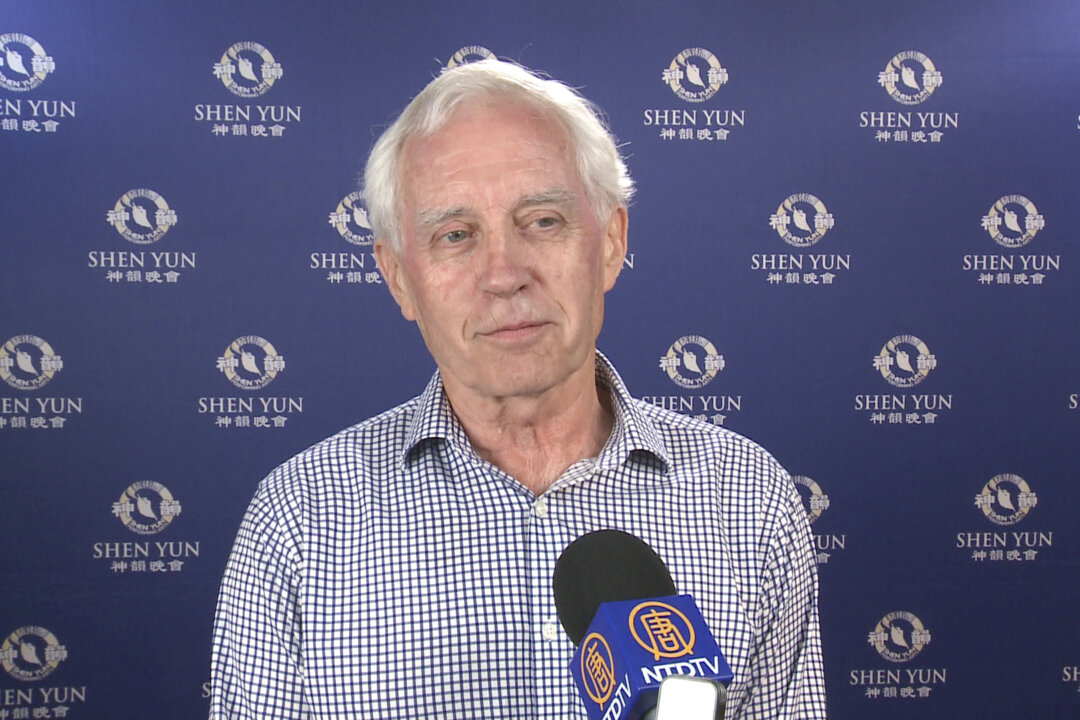 Dr. Philip Henschke enjoyed the Shen Yun Performing Arts matinee performance at the Adelaide Festival Centre, on Feb. 13, 2018. (NTD Television)