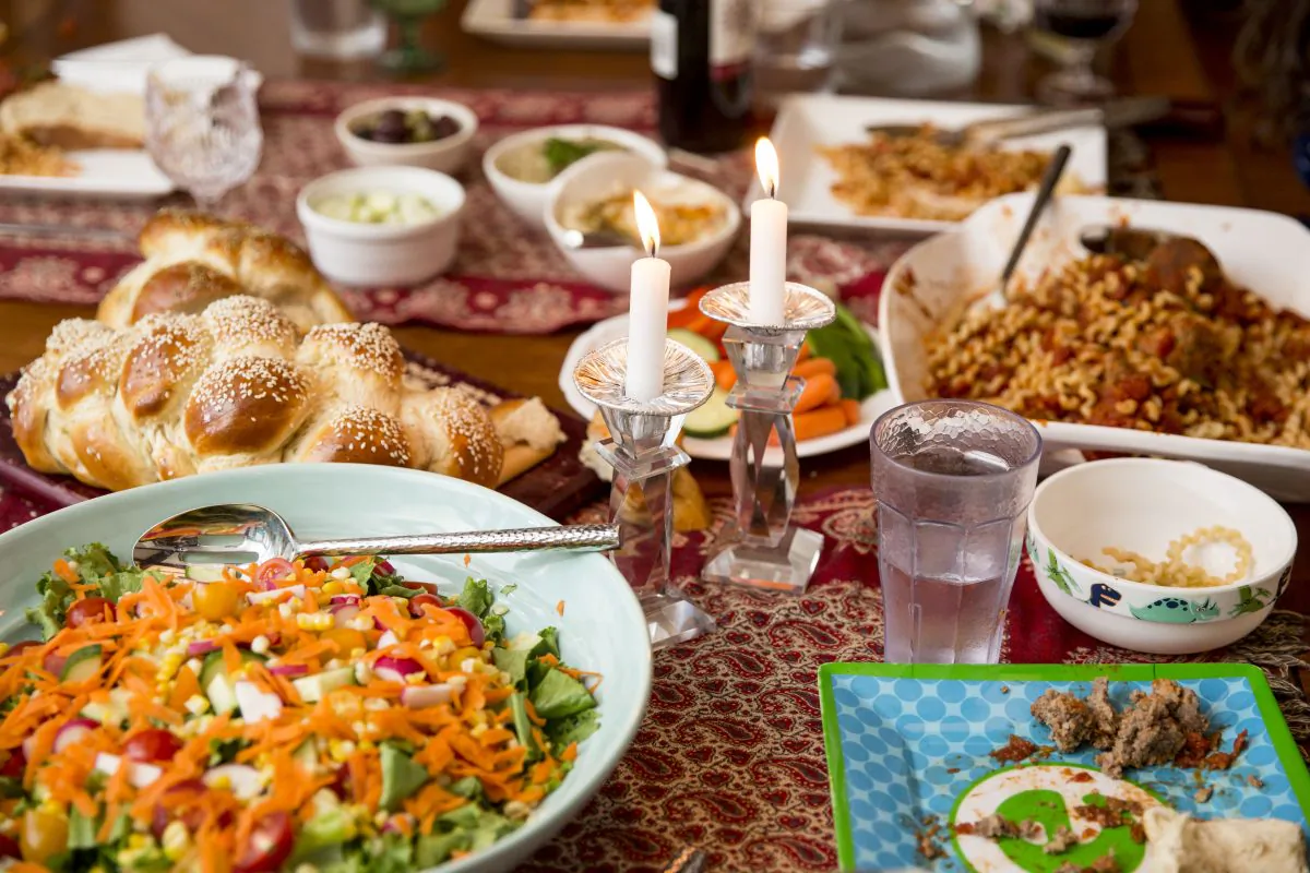 Shannon Sarna’s Shabbat dinner spread includes Jewish staples like challah and recipes passed down from her mother, such as pasta and meatballs and a big Italian salad with seasonal greens. (Samira Bouaou/The Epoch Times)