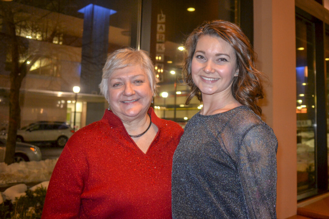 Barbara and Madeline Doyle enjoy a Valentine's mother and daughter outing at the Paramount Theatre in Cedar Rapids, Iowa, on Feb. 13, 2018. (Helen Peng/The Epoch Times) 