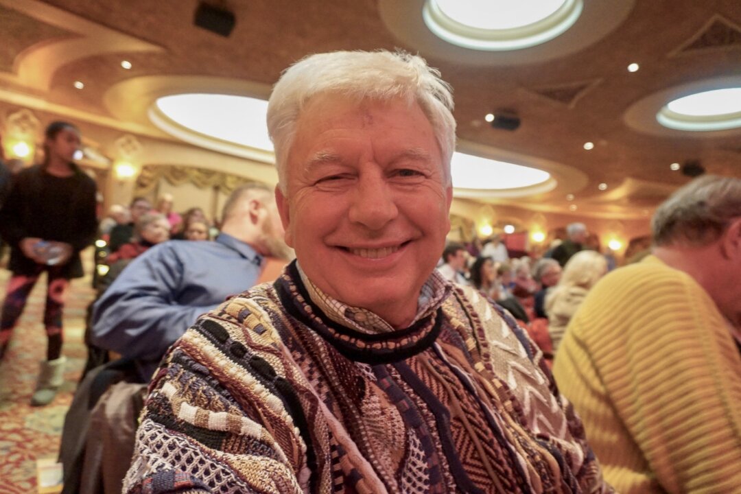 Bob Hoefer at the Shen Yun performance at the Paramount Theatre in Cedar Rapids, Iowa, on Feb. 14, 2018. (Stacey Tang/The Epoch Times)