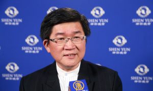 Director Enjoys Virtues of Traditional Chinese Culture at Shen Yun