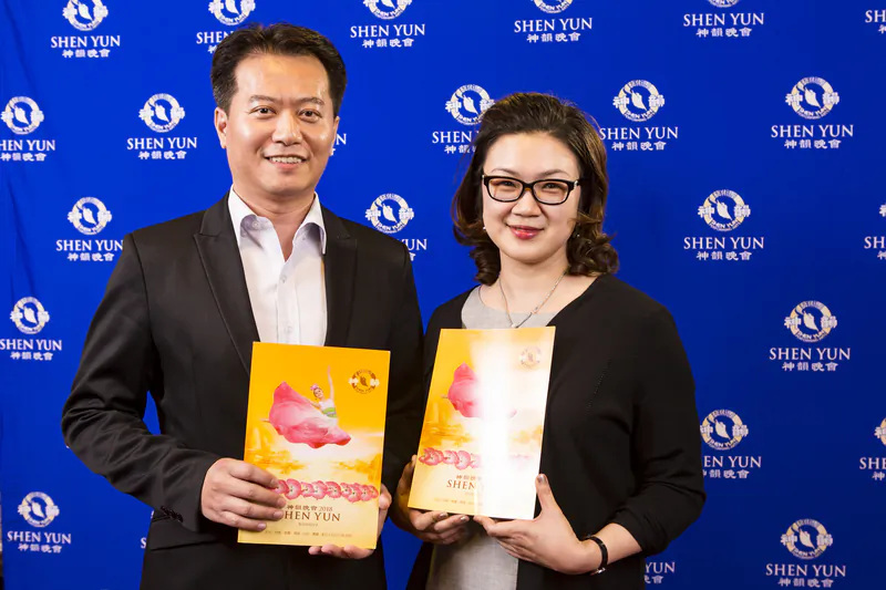 Kuo Shih-yao and his wife, Hsu Yen-ting, enjoyed a performance by Shen Yun Performing Arts at the Tainan Cultural Center Performing Hall, in Tainan, Taiwan, on March 2, 2018. “The words of the tenor ‘let not worldly things consume your attention’ speaks perfectly of how I feel now. This is wonderful,” said Hsu Yen-ting, president of a company. (Chen Ting/The Epoch Times)
