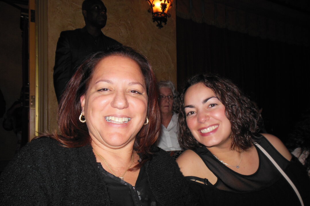Maydelyn Reyes (L) and her friend enjoyed Shen Yun Performing Arts at The Plaza Theatre in El Paso, Texas, on March 3, 2018. (Sherry Dong/The Epoch Times)