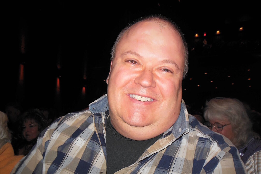 Michael Ball, a financial consultant at a bank, enjoyed the Shen Yun performance at the Popejoy Hall in Albuquerque, N.M. on March 5, 2018. (Sherry Dong/The Epoch Times)