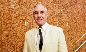 Athletic Coach Says ‘You need to see Shen Yun’