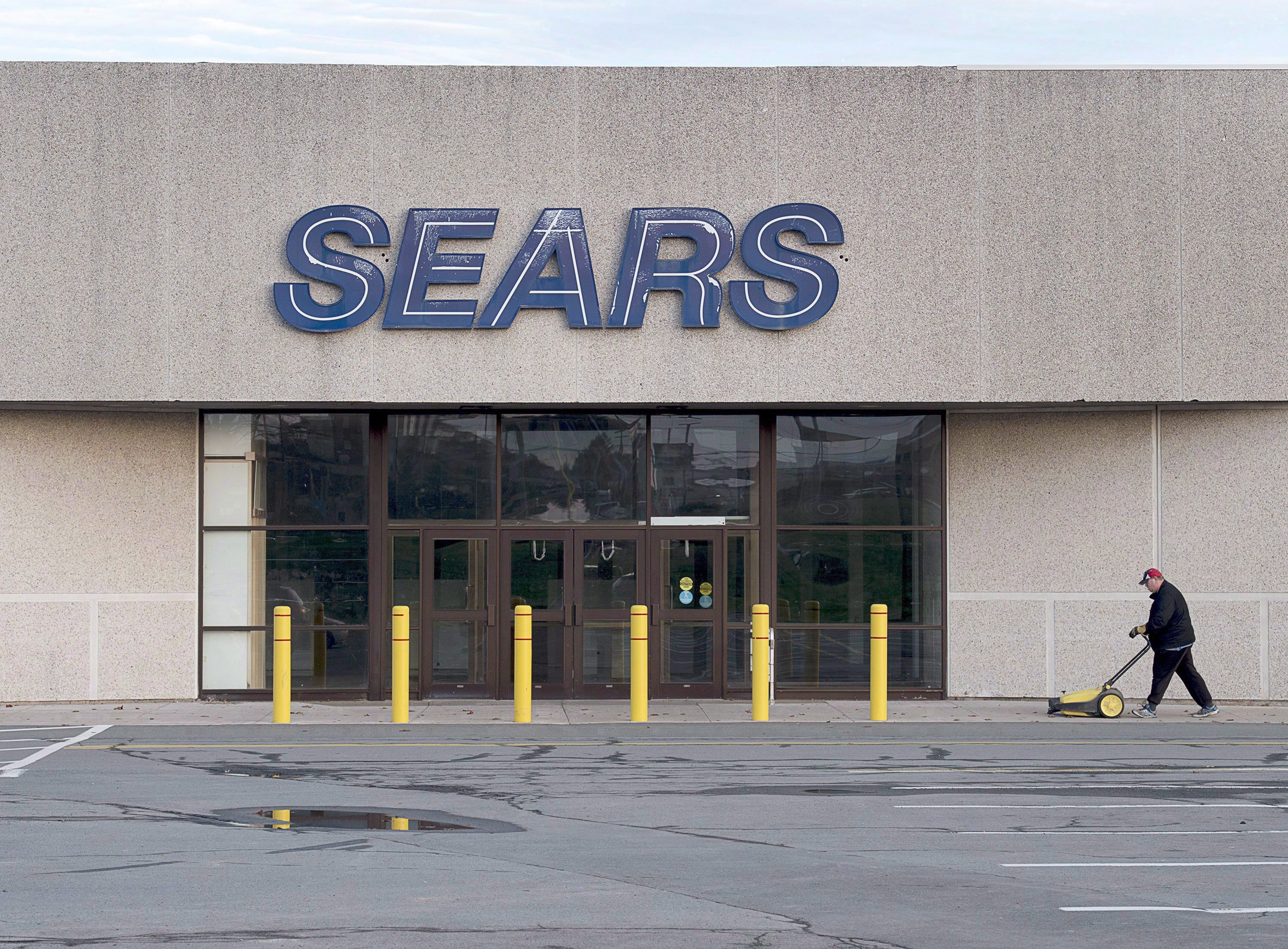 Flipboard Sears to Lay Off Hundreds of Corporate Employees After