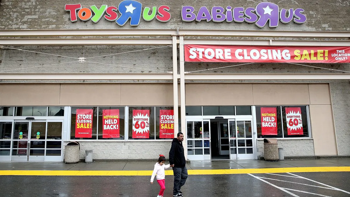 Customers leave a Toys R Us store on March 15, 2018 in Emeryville, California. (Justin Sullivan/Getty Images)