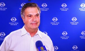 Award-Winning Cardiologist Marvels at Shen Yun Dancers’ Flexibility