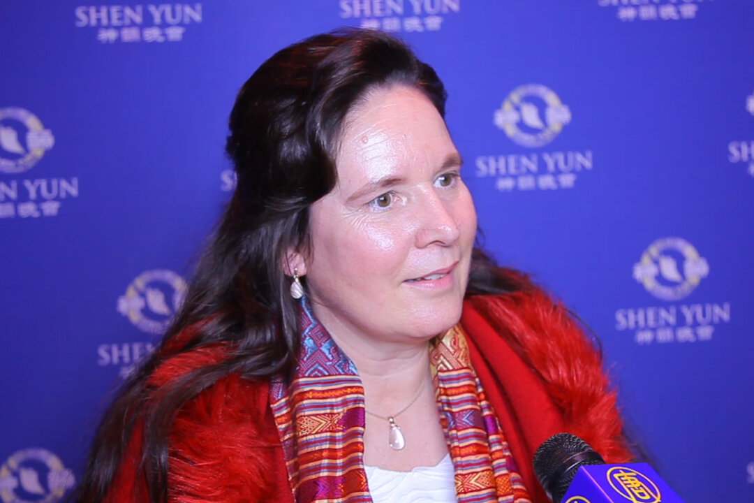 Angela Shirahama enjoyed the Shen Yun performance at the Theater Winterthur, in Winterthur, Switzerland, on March 15, 2018 (NTD Television)