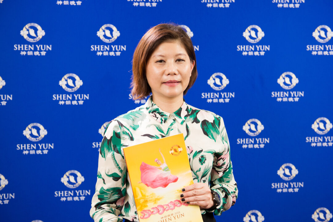 Pan Yu-Fang, president of an environment protection company, enjoyed Shen Yun Performing Arts’ matinee at Jihde Hall of the Kaohsiung Cultural Center, Taiwan, on March 17, 2018. (Luo Rui-xun/The Epoch Times)