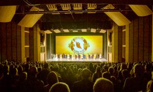 Principal Dancer Finds Shen Yun Performance Mesmerizing