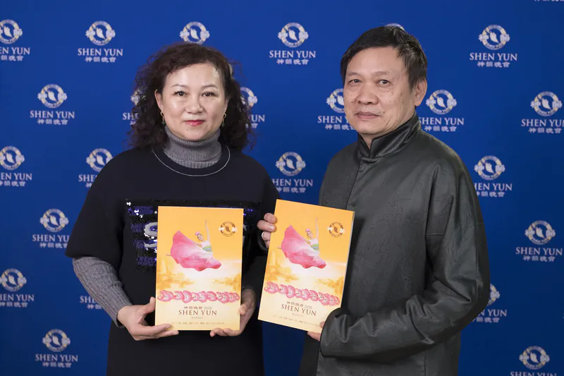 Art museum curator Xu Ying-xiang along with his wife enjoyed the Shen Yun performance at Taichung City Chung Shan Hall, Taiwan, on March 21, 2018. (Annie Gong/The Epoch Times)