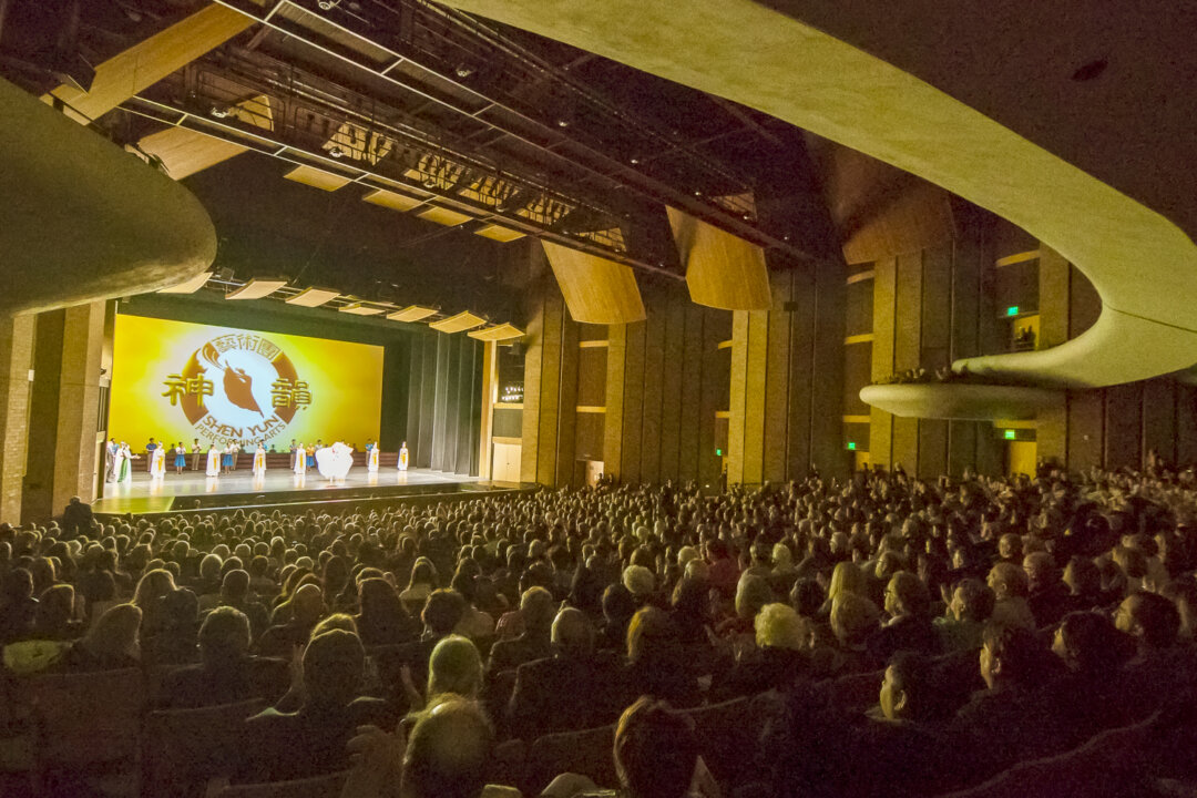 Shen Yun Performing Arts' curtain call at the Morrison Center, in Boise, Idaho, on March 21, 2018. (The Epoch Times)