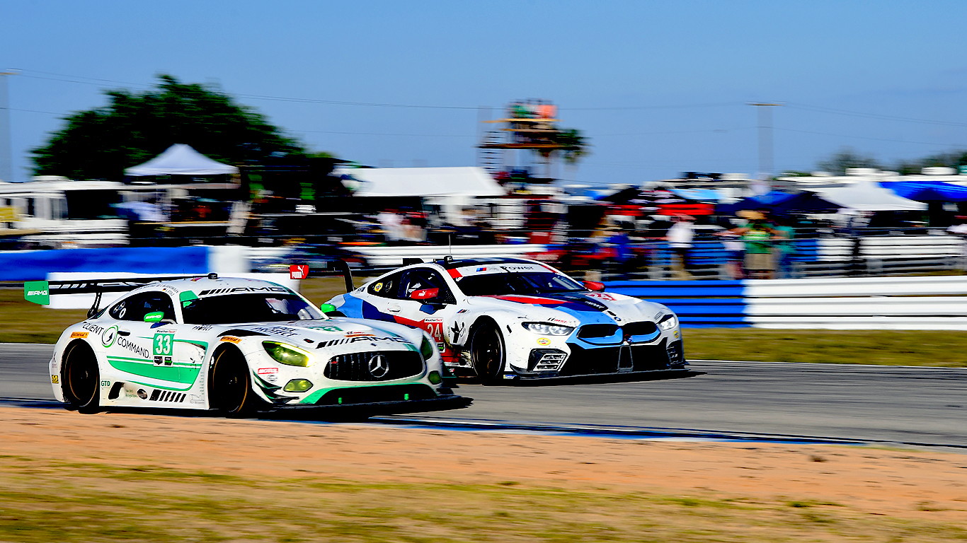 The GT Le Mans and GT Daytona classes provided fans with 12 hours of constant action. (Bill Kent/Epoch Times)