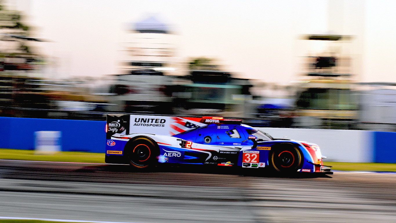 The#32 United Autosport Ligier driven by Paul Di Resta, Phil Hanson, and Alex Brundle qualified last in classbut drove c lean, smart race and finished fifth overall. (Bill Kent/Epoch Times)