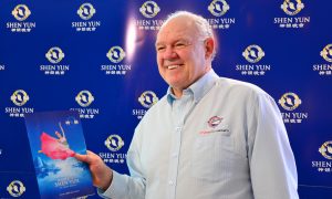 Business Owner Relates to Shen Yun’s Portrayal of the Divine