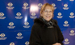 Shen Yun is Outstanding, Artist Says