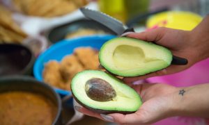 10 Incredible Things That Happen to Your Body When You Eat Avocado Every Day