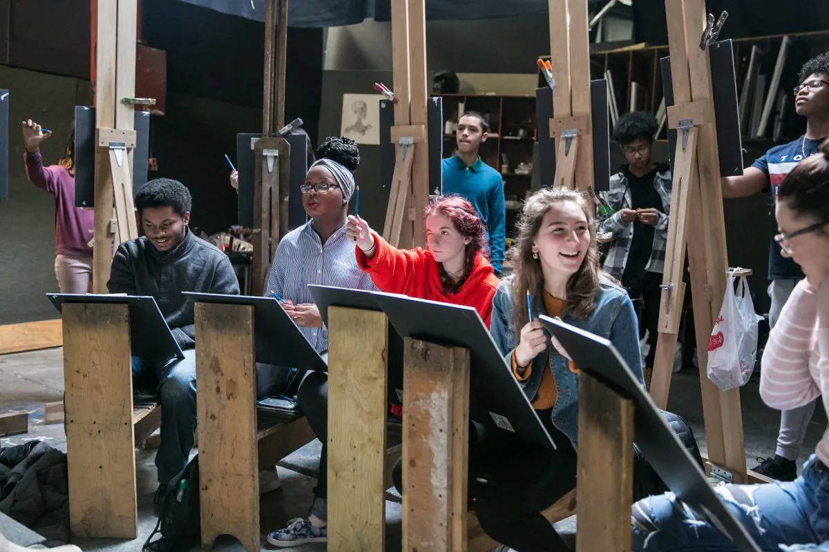 High school students from the Buffalo Academy for Visual and Performing Arts (BAVPA) take a workshop given by the artist Edward Minoff at the Grand Central Atelier in Long Island City, Queens, New York, on March 9, 2018. (Milene Fernandez/The Epoch Times)