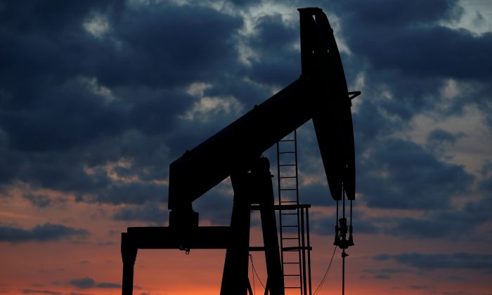 A file photo of an oil pump. (Reuters/Christian Hartmann)