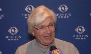 Counselor Touched by the Heart and Dedication of Shen Yun Dancers