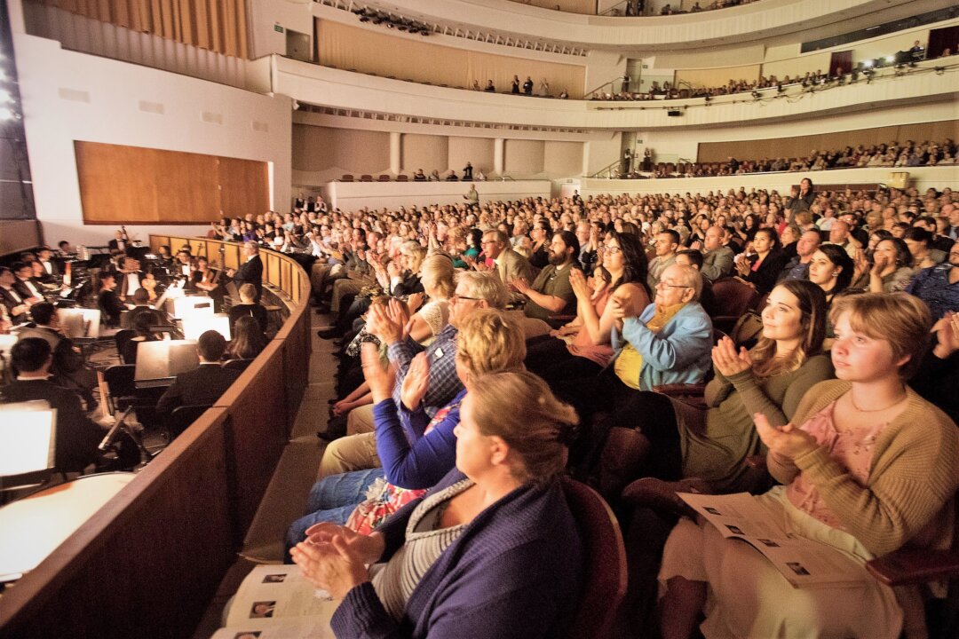 Shen Yun Performing Arts World Company's performance captivated audience members at the Performing Arts Center San Luis Obispo, in San Luis Obispo, Calif., on April 18, 2018.  (Ji Yuan/Epoch Times)