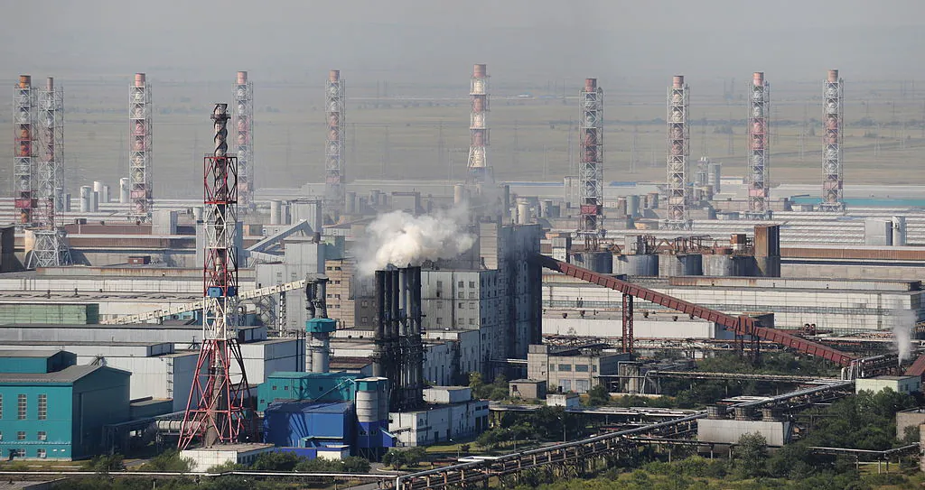The Rusal Sayanogorsk aluminum smelter, in Sayanogorsk, on October 20, 2009. (Alexander Nemenov/AFP/Getty Images)