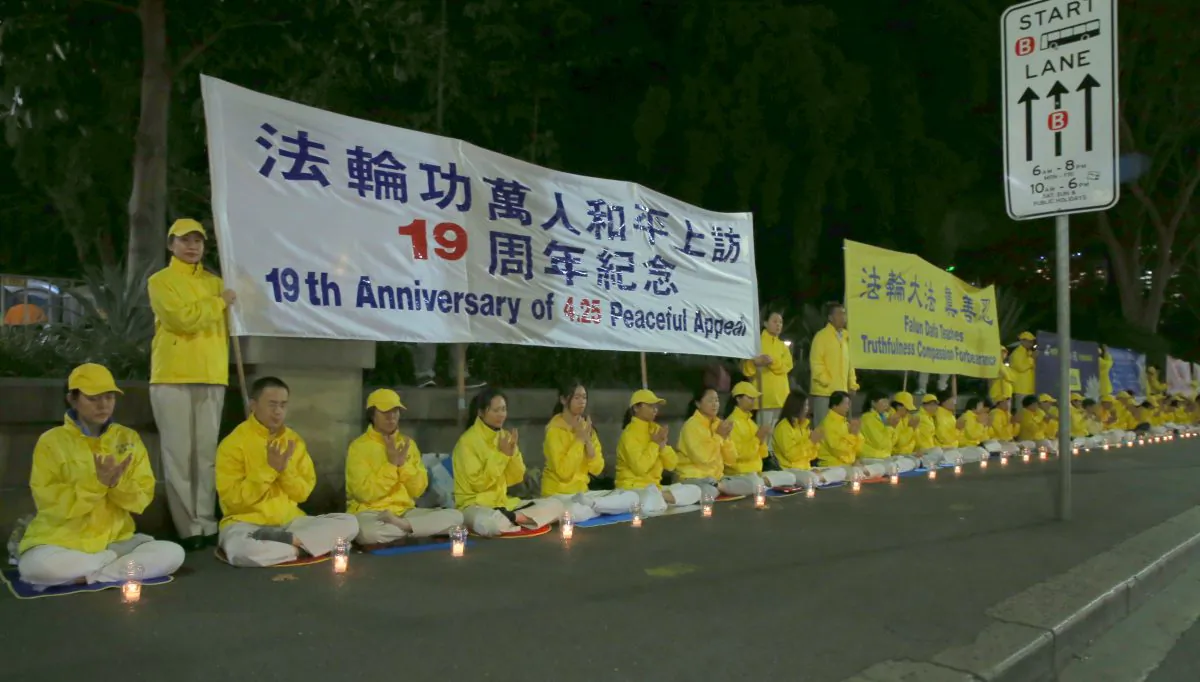 Falun Gong practitioners in Sydney, Australia, gather in a candlelight vigil to continue their journey of peaceful appeal for freedom of belief in China. (Linda Zhang/The Epoch Times)