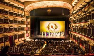 Shen Yun Shines in Florence