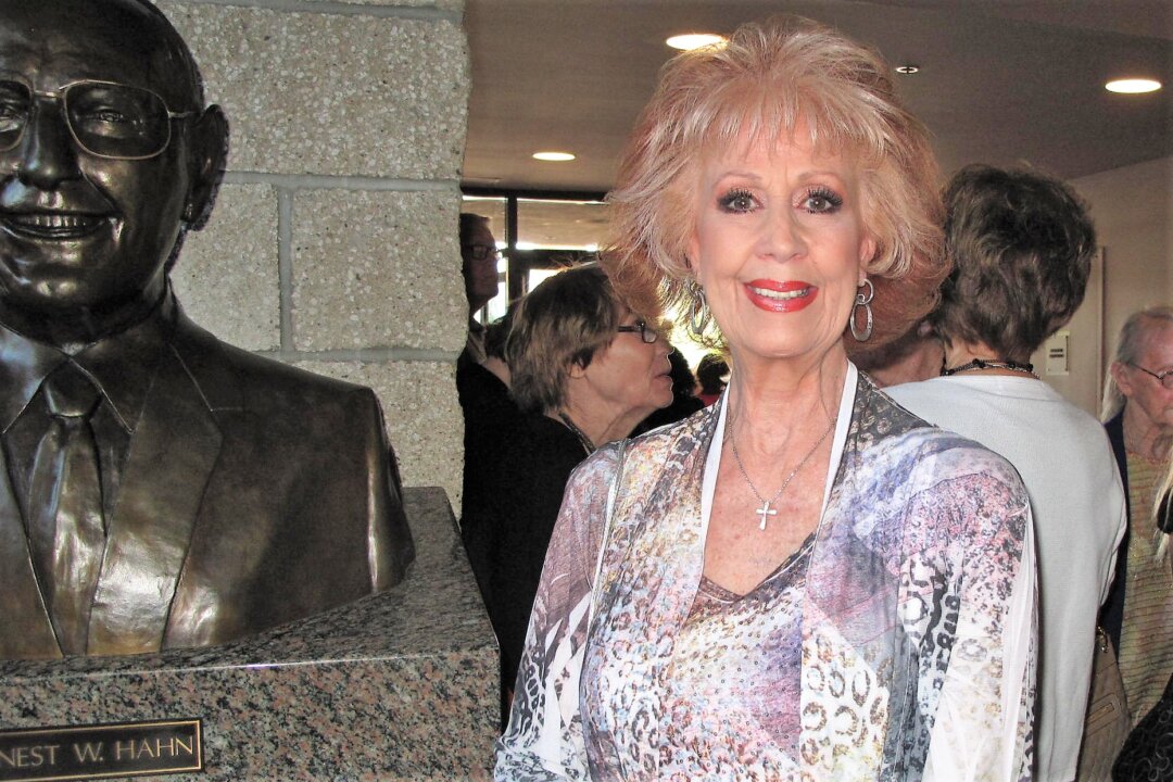 Pam Schunn, a retired dance instructor, hairstylist and makeup artist, enjoyed the Shen Yun matinee performance at the McCallum Theatre in Palm Desert, Calif., on April 27, 2018. (Yaning Liu/The Epoch Times)