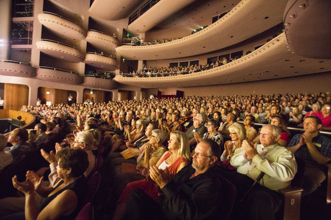 Shen Yun Performing Arts World Company's performance captivated audience members at the McCallum Theatre in Palm Desert, Calif., on April 28, 2018. (JiYuan/The Epoch Times)