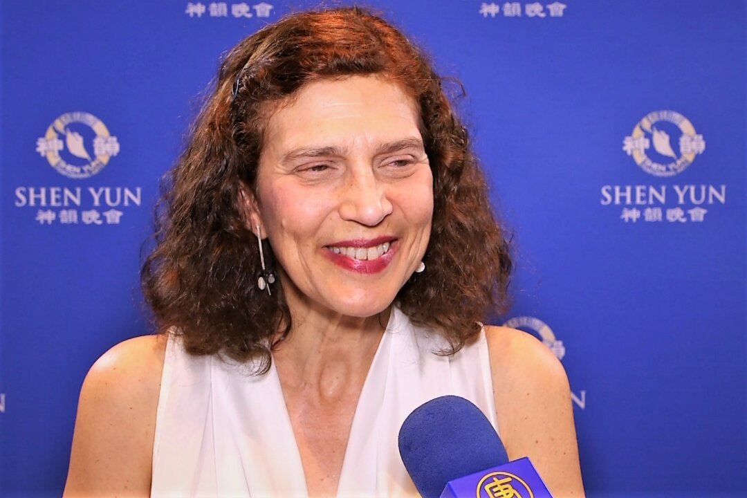 Liz Ryan, a television producer and assistant director, enjoyed the Shen Yun evening performance at the McCallum Theatre in Palm Desert, Calif., on April 28, 2018. Ms. Ryan is currently the production manager for ABC "Station 19" action drama television series. (Courtesy of NTD Television)