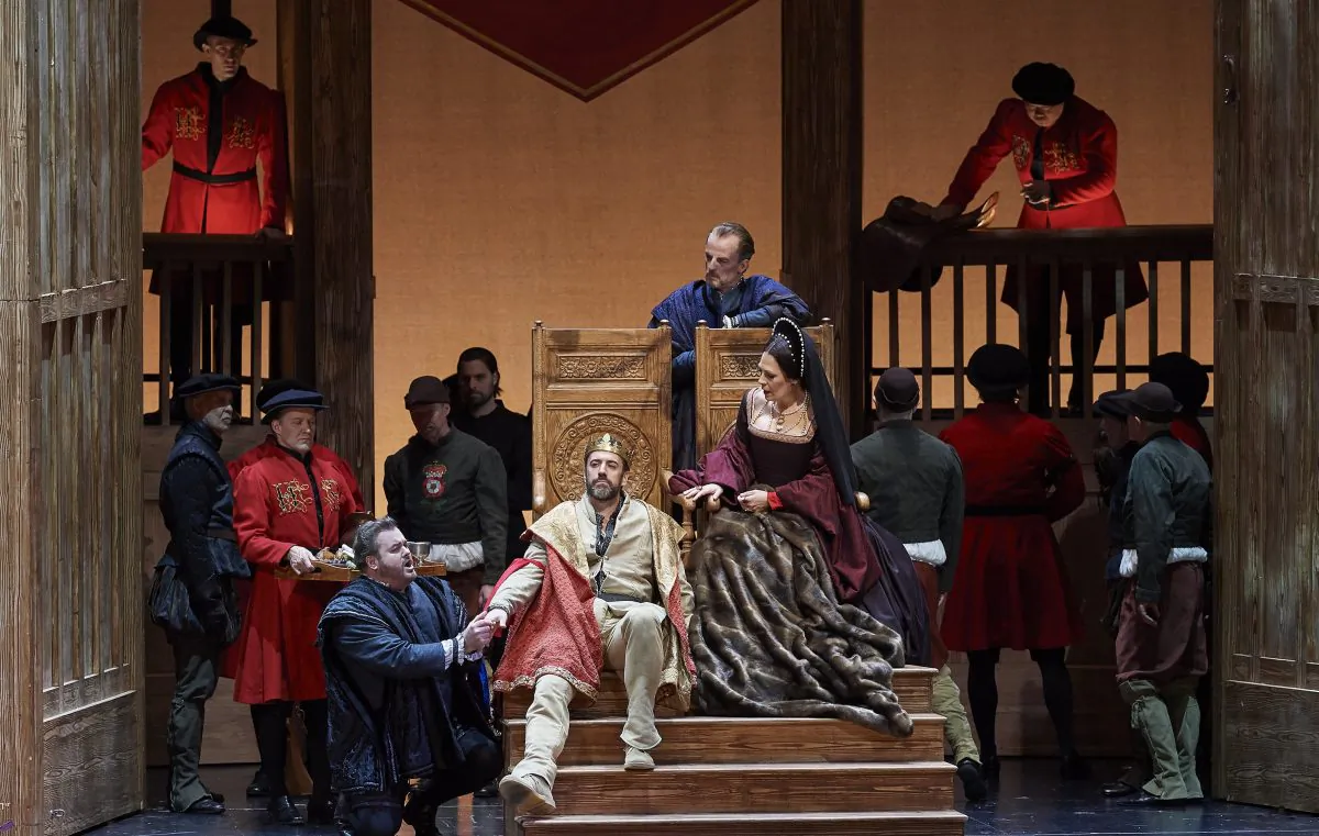 A scene from the Canadian Opera Company's production of "Anna Bolena." (Michael Cooper)