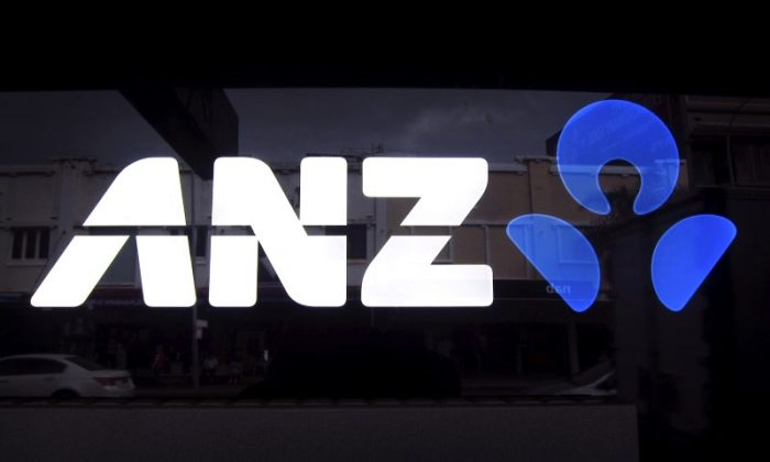 The logo of Australia and New Zealand Banking Group Ltd (ANZ) is pictured on a local branch in Sydney in this April 30, 2014 file photo. (Reuters/David Gray/File Photo)