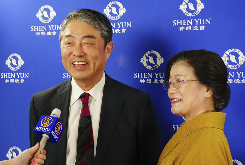 Kuniharu Goshima (L), professor at Kyoto University of Art and Design, along with his wife, enjoyed Shen Yun's performance at ROHM Theatre Kyoto, in Japan, on May 2, 2018. (Lu Yong/The Epoch Times)