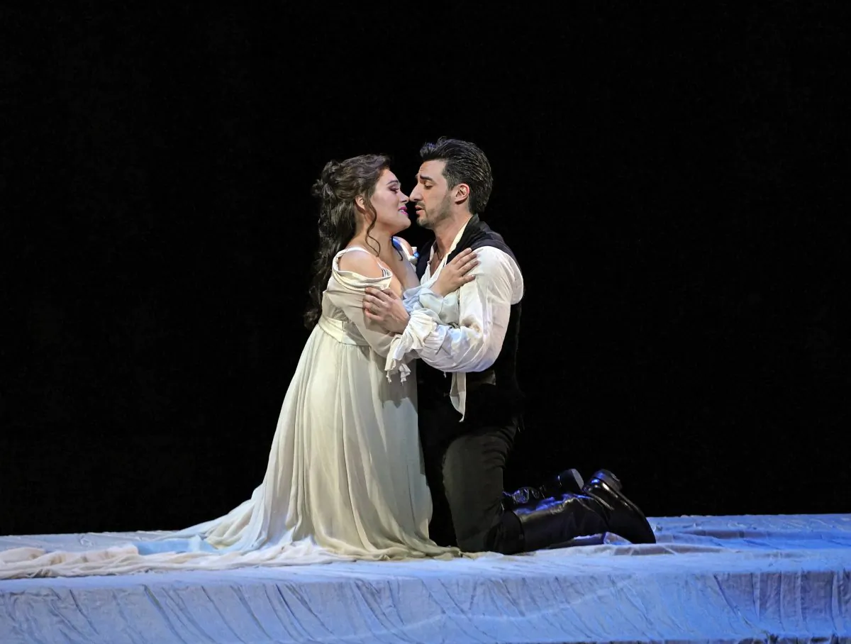 Ailyn Pérez as Juliette and Charles Castronovo as Roméo in Gounod's “Roméo et Juliette.” Andrea Shin stepped in for Castronovo on the night the performance was reviewed. (Ken Howard / The Metropolitan Opera)