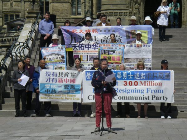 Supporters of the rapidly growing Tuidang movement, in which Chinese people worldwide are renouncing their ties to the Chinese Communist Party (CCP), gather on Parliament Hill in Ottawa on May 6, 2018, to mark the milestone reached in March 2018 of 300 million Chinese people having quit the CCP and its affiliated youth organizations. (The Epoch Times)