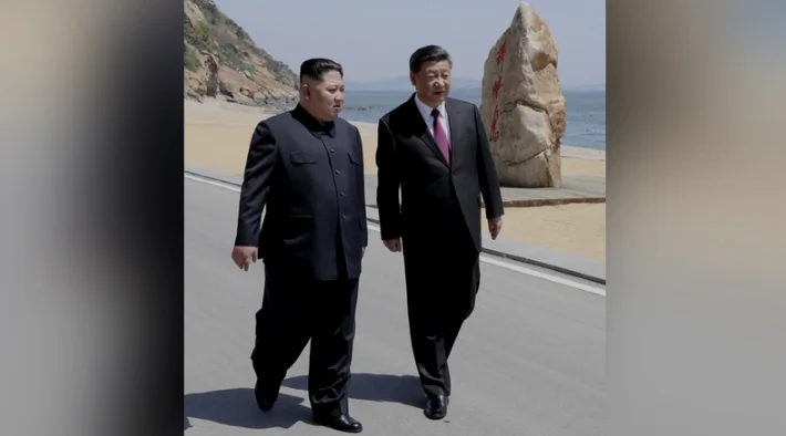 Chinese President Xi Jinping and North Korean leader Kim Jong Un meet in Dalian, Liaoning province, China in this picture released by Xinhua on May 8, 2018. (Xie Huanchi/Xinhua via Reuters)