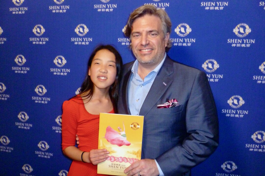 Chris Caschette and his daughter enjoyed Shen Yun's performance at the Shea's Performing Arts Center in Buffalo, N.Y., on May 10, 2018. (Allen Zhou/The Epoch Times) 
