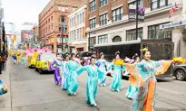 Over a Thousand People Celebrate Falun Dafa Day in Toronto