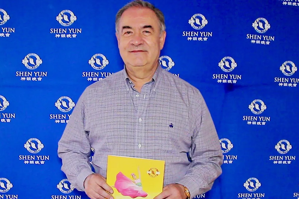 Francisco Garrido Patron, a businessman and the former governor of the state of Querétaro, enjoyed Shen Yun at Teatro Metropolitano Querétaro on May 9, 2018. (NTD Television)