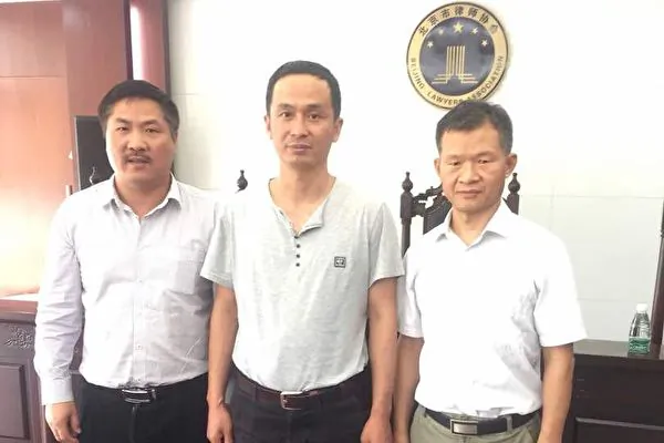 In China, Lawyer Bruised and Hong Kong Reporter Roughed Up by Police