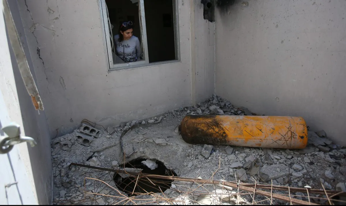 A journalist looks on during a media tour of a damaged house where Organisation for the Prohibition of Chemical Weapons (OPCW) inspectors are belived to have visited in Douma near Damascus, Syria April 23, 2018. (Reuters/ Ali Hashisho)