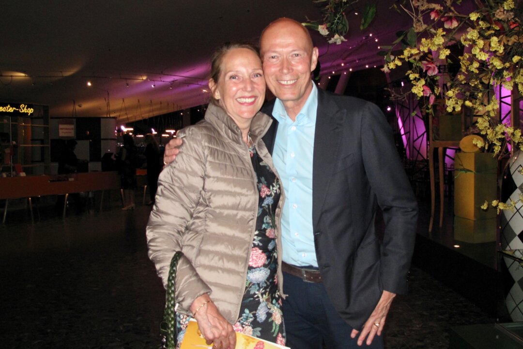 Dinie and Robert Kloek enjoyed Shen Yun Performing Arts at the Nieuwe Luxor Theater in Rotterdam, the Netherlands, on May 15, 2018. “I was very happy and feel the love and the energy. It gives me faith in the future,” said Mrs. Kloek, an artist. (The Epoch Times)