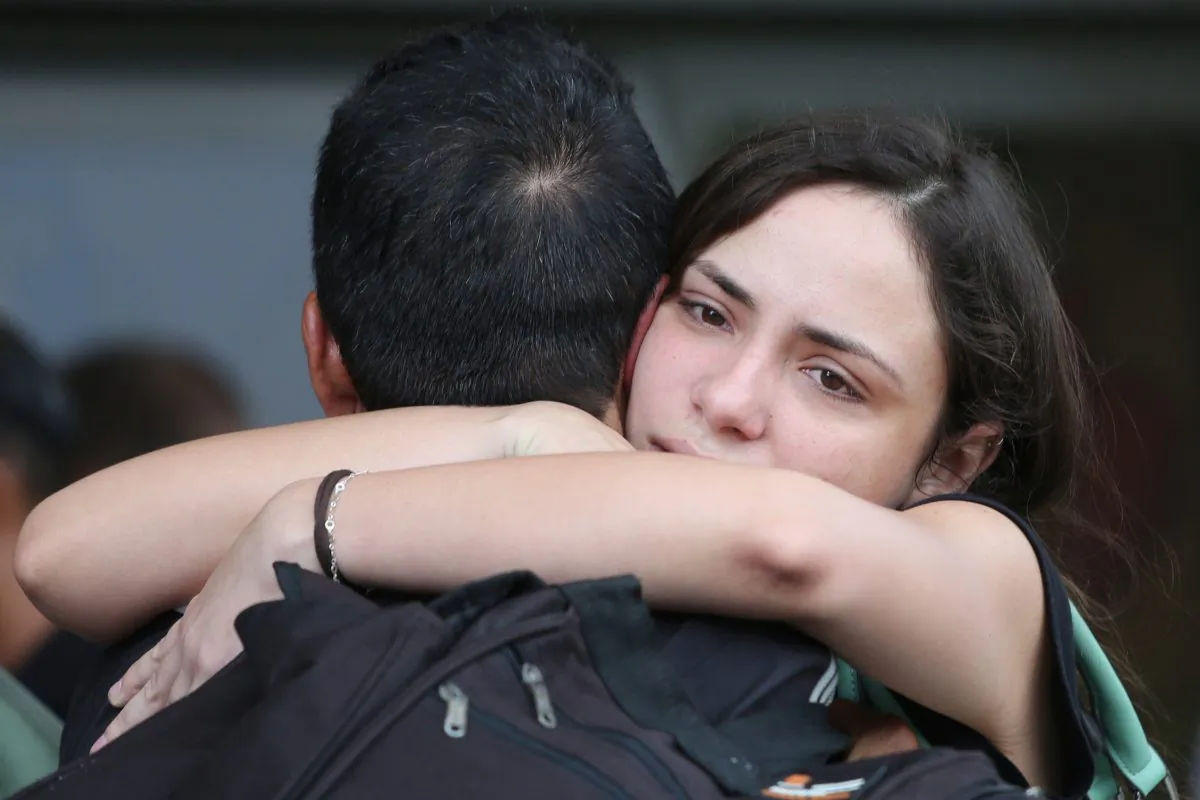 Relatives of victims of the Boeing 737 plane that crashed after taking off from Havana's main airport yesterday, react at a hotel in Havana, Cuba, May 19, 2018. (Reuters/Alexandre Meneghini)