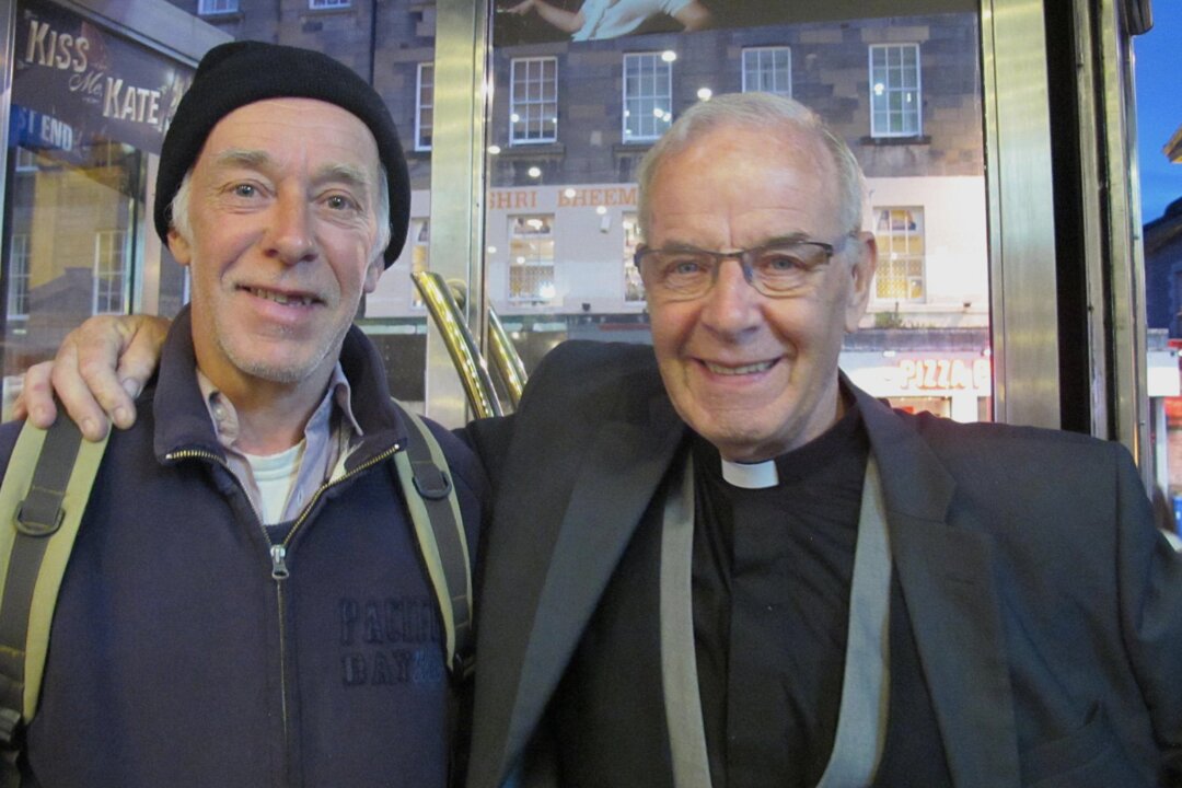 Reverend James Liddle (R) enjoyed the Shen Yun performance at the Festival Theatre in Edinburgh on May 21, 2018. (Mary Mann/The Epoch Times)
