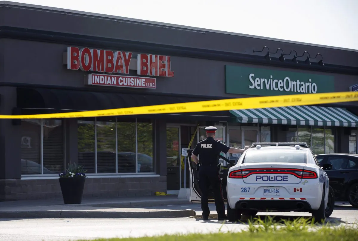 A Police officer stands watch at the scene of an explosion at a restaurant in Mississauga, Ont. on May 25, 2018. (The Canadian Press/Cole Burston)