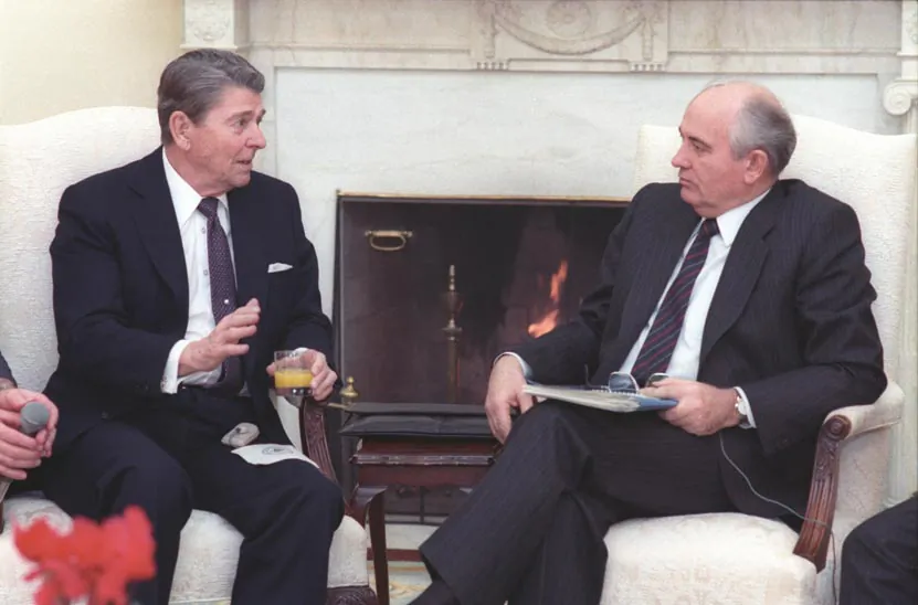 President Reagan (L) and Soviet General Secretary Gorbachev at their first meeting in the oval office in Washington on Dec. 8, 1987. (U.S. Government)