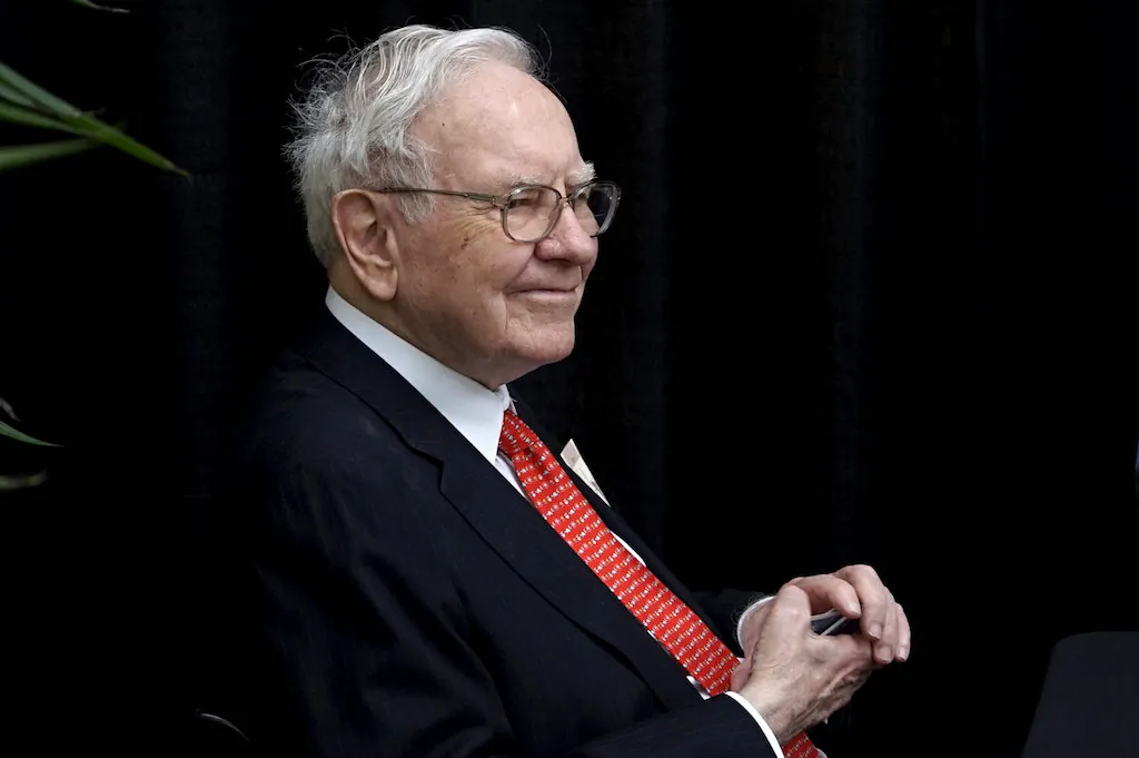 Berkshire Hathaway CEO Warren Buffett plays bridge during the Berkshire annual meeting weekend in Omaha, Nebraska May 3, 2015.  (REUTERS/Rick Wilking/File Photo)