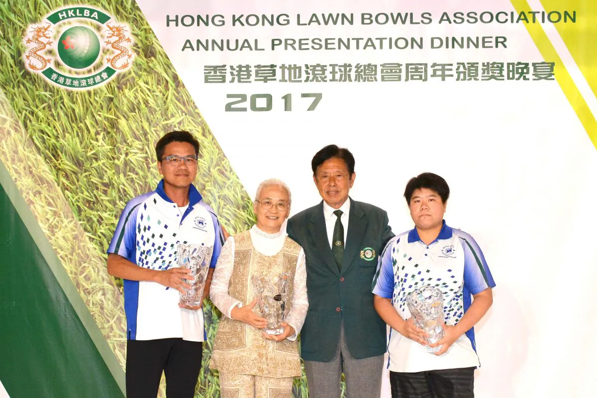 (L-R) Elite bowlers Tony Cheung, Shirley Ko and Vivian Yip display their first Bowler of the Year (BOTY) Awards which they received from the HKLBA President Vincent Cheung (Green Jacket) at the Annual Presentation Dinner last Friday May 25. (Stephanie Worth)